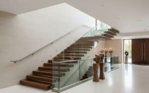 So kombinierst du Edelstahl-Handläufe harmonisch mit Holz- oder Steintreppen